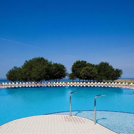 Beautiful In With Swimming Pool Umag